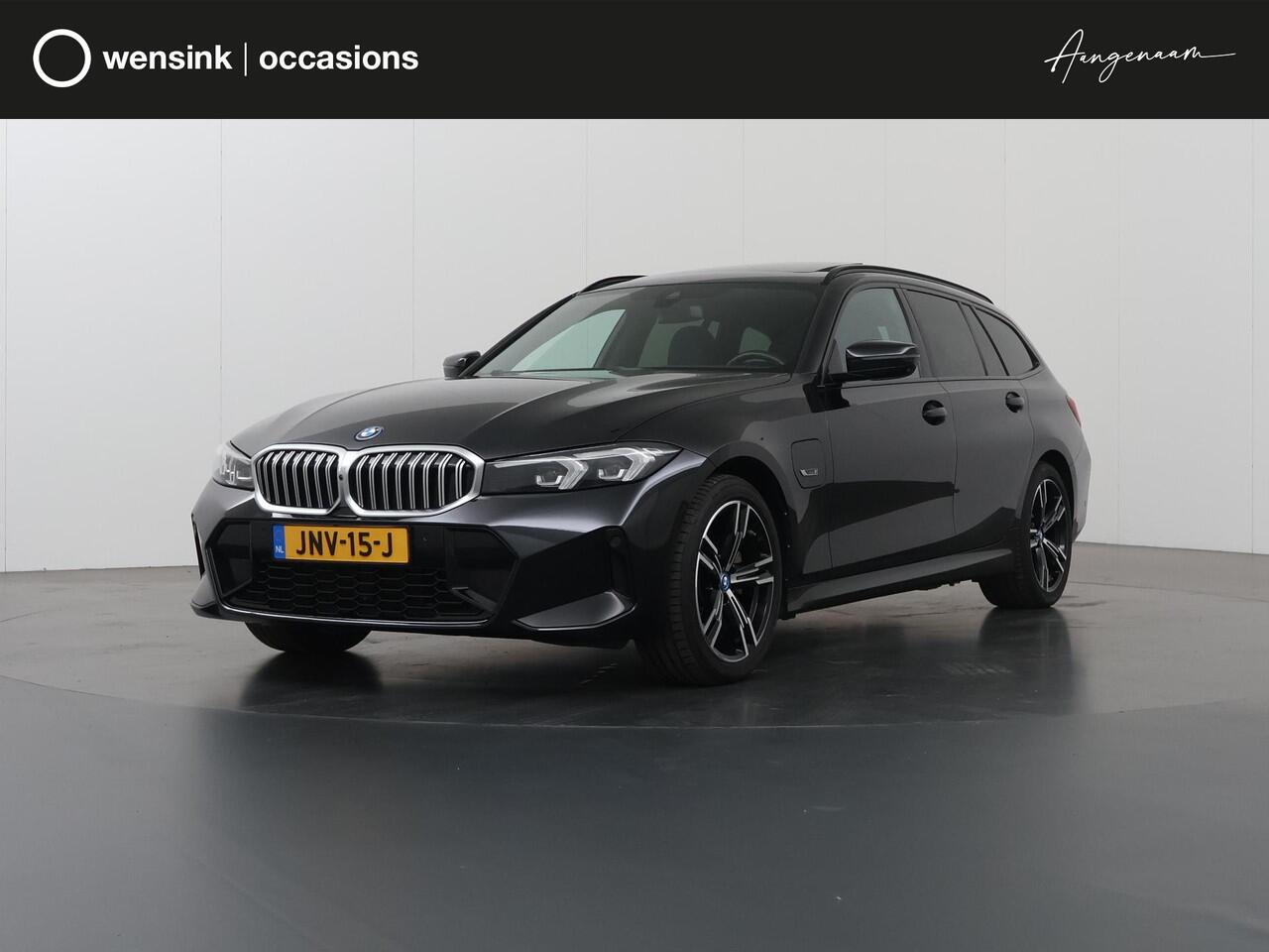 BMW 3-SERIE Touring 320e M-Sport | Facelift | Panoramadak | Elek. Stoelen met Geheugen | HUD | Sportstoelen | 360° Camera | Apple Carplay/Android Auto | Cruise Control | Comfort Pakket | M-Sport Pro | Curved Display |