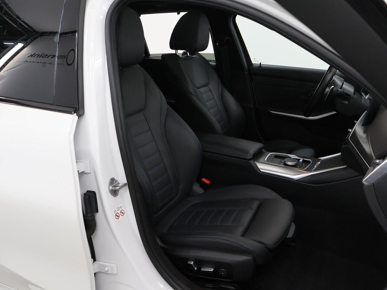 BMW 3-SERIE Touring 330e | Panoramadak | Elek. Sportstoelen met Geheugen | HUD | Camera | Apple Carplay/Android Auto | Adaptieve Cruise Control | Comfort Pakket | M-Sport Pro | Curved Display |