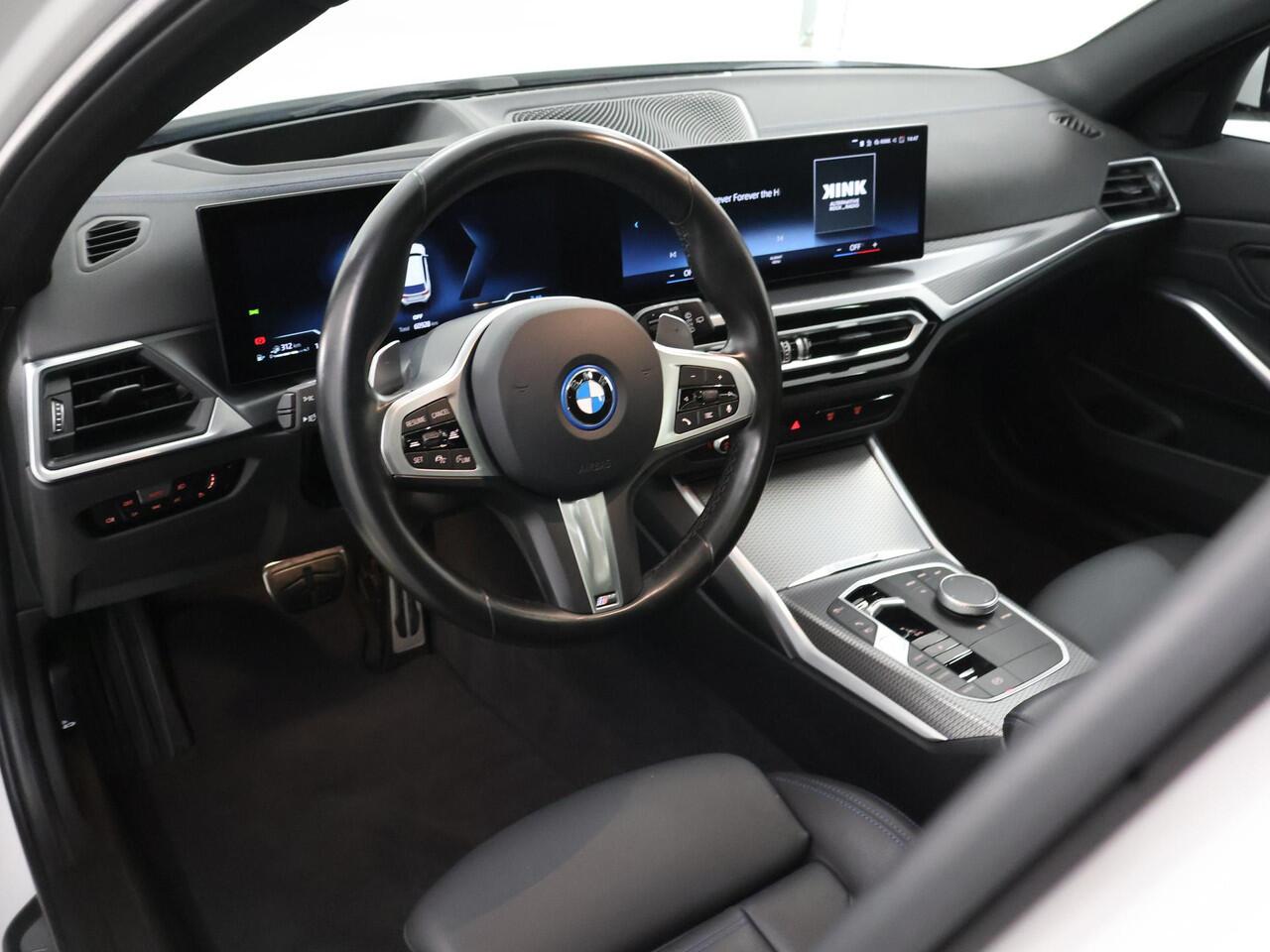 BMW 3-SERIE Touring 330e | Panoramadak | Elek. Sportstoelen met Geheugen | HUD | Camera | Apple Carplay/Android Auto | Adaptieve Cruise Control | Comfort Pakket | M-Sport Pro | Curved Display |