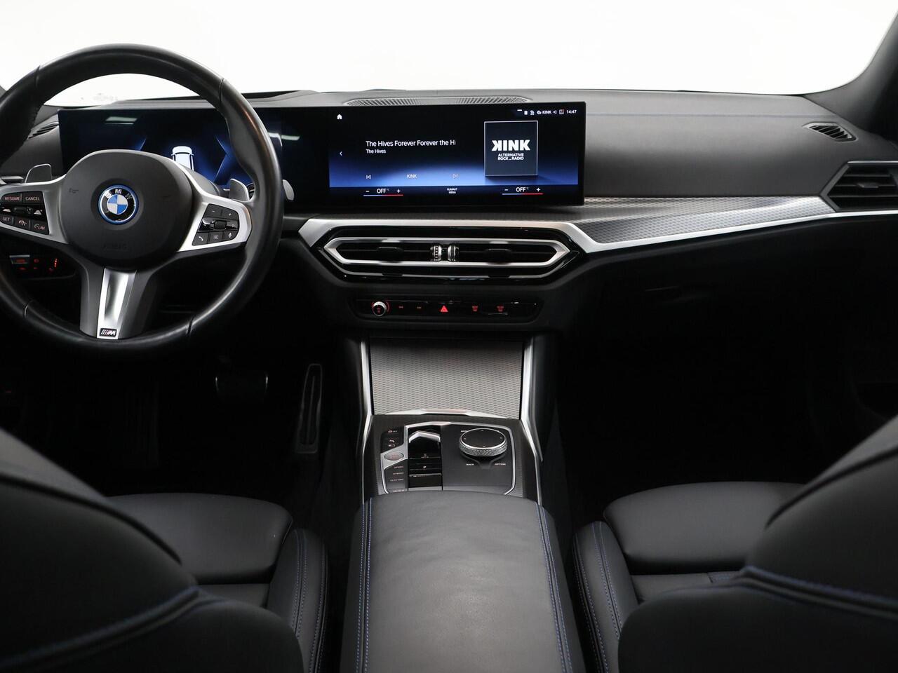 BMW 3-SERIE Touring 330e | Panoramadak | Elek. Sportstoelen met Geheugen | HUD | Camera | Apple Carplay/Android Auto | Adaptieve Cruise Control | Comfort Pakket | M-Sport Pro | Curved Display |