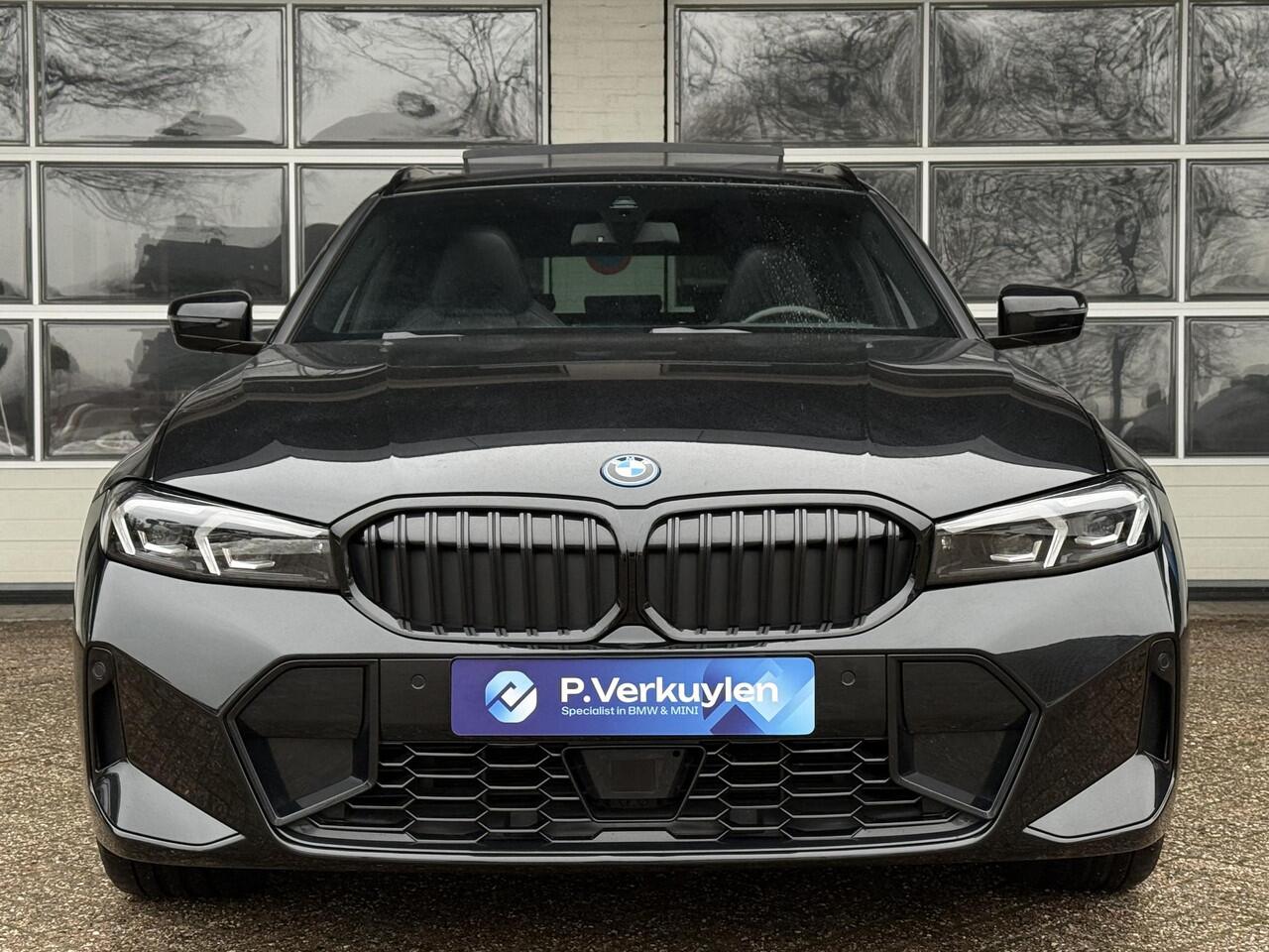 BMW 3-SERIE Touring 330e M SPORT PRO LCI | M STOELEN | MEMORY SEATS | PANORAMA | 360 CAMERA | 19 INCH LM VELGEN |