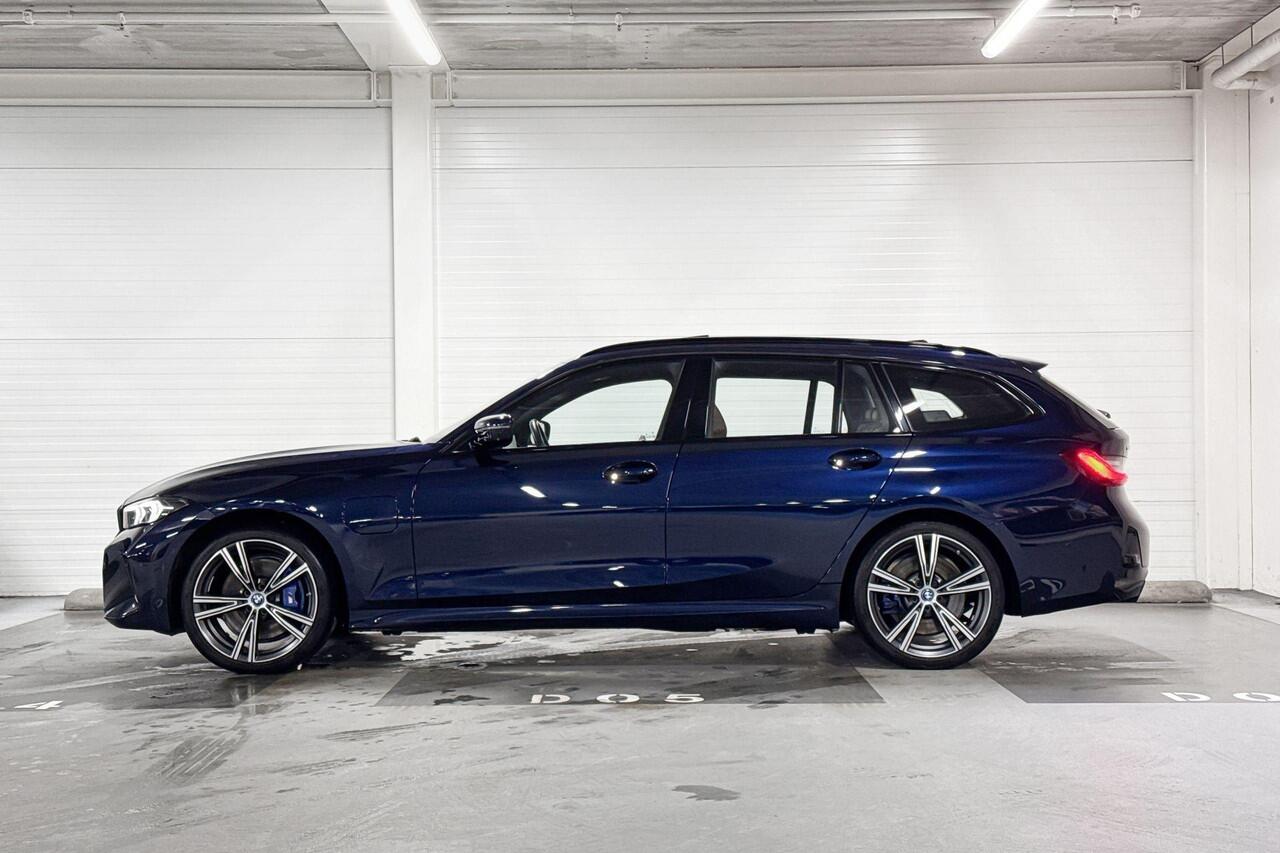 BMW 3-SERIE Touring 330e xDrive M Sport | Panoramadak | Leder