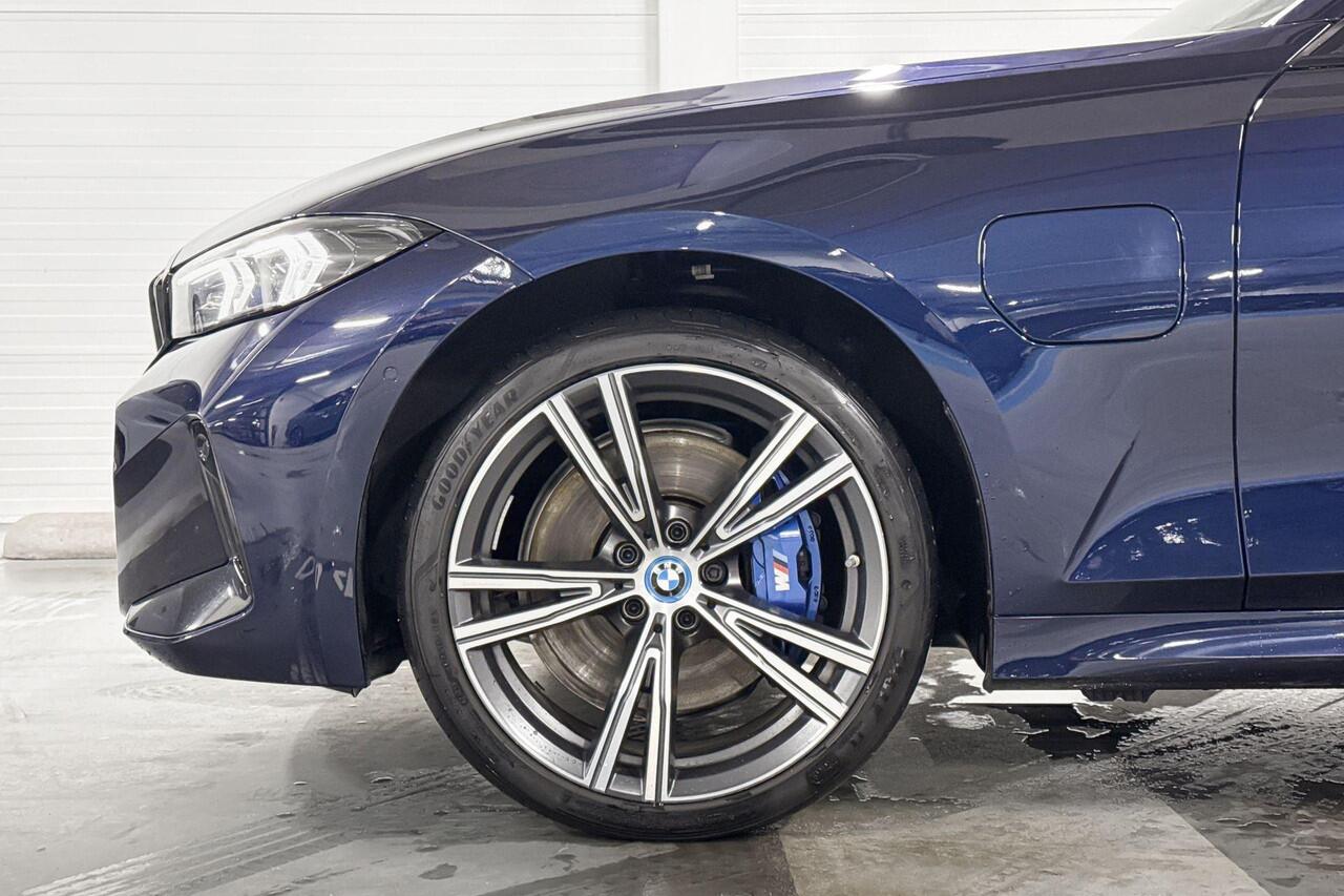 BMW 3-SERIE Touring 330e xDrive M Sport | Panoramadak | Leder