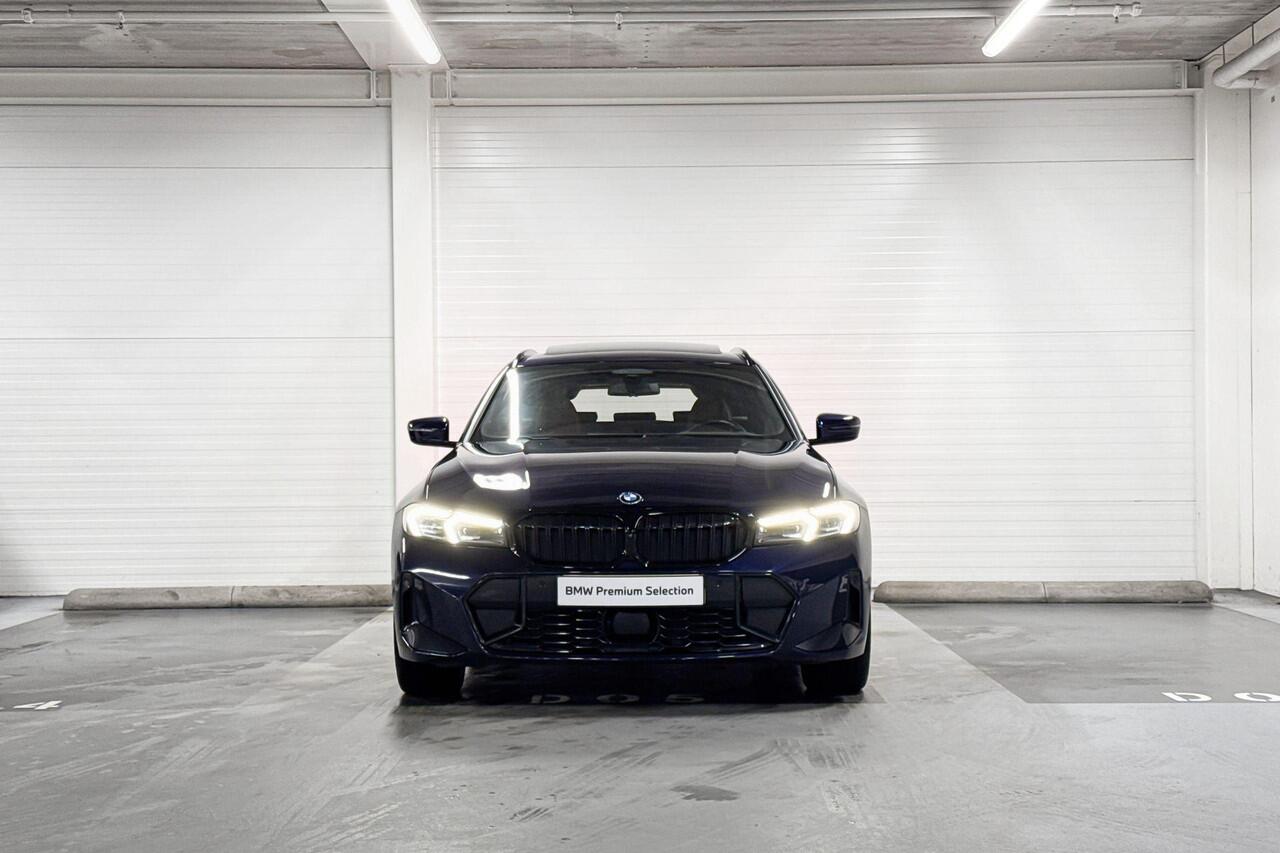 BMW 3-SERIE Touring 330e xDrive M Sport | Panoramadak | Leder