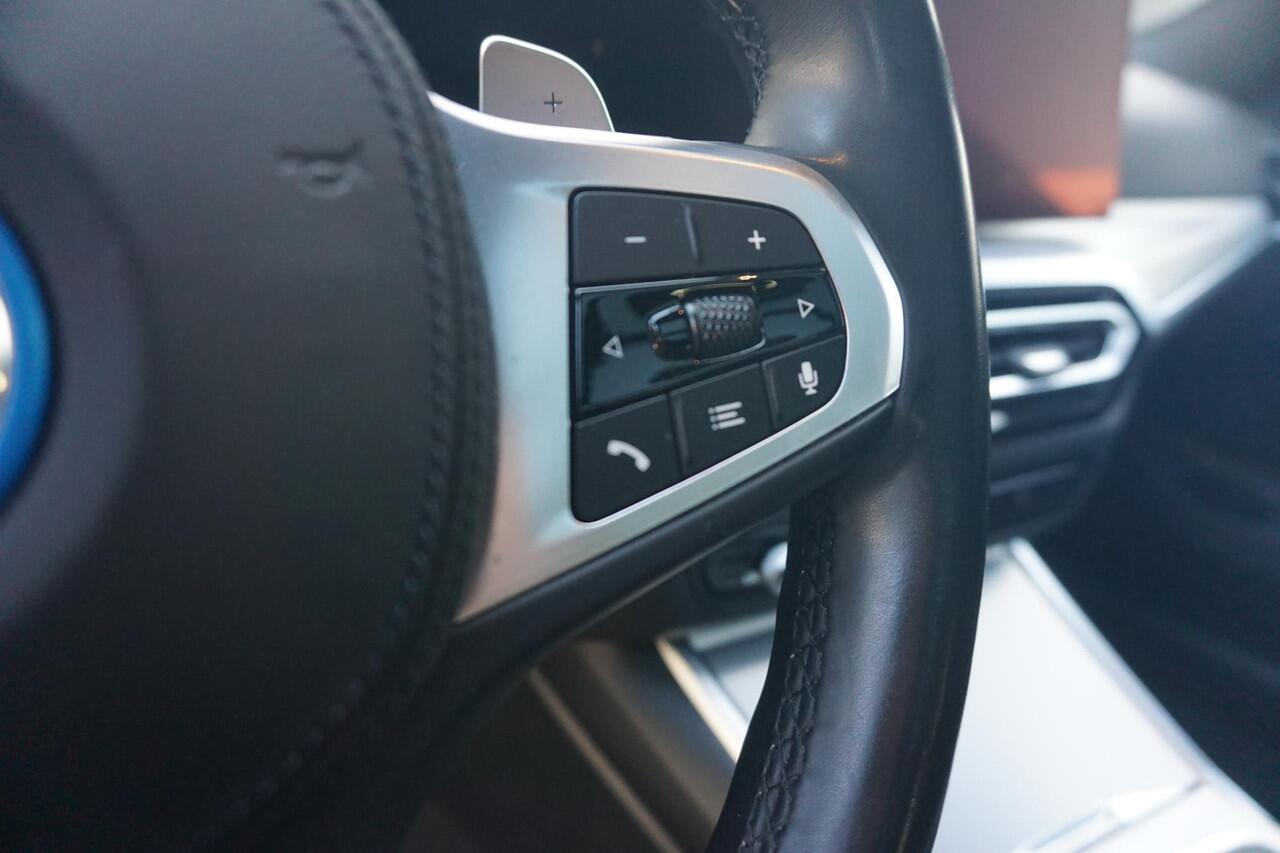 BMW 3-SERIE Touring 320e xDrive M Sportpakket 18'' / Panoramadak / Elektrisch verstelbare stoelen / Active Cruise Control / HiFi System