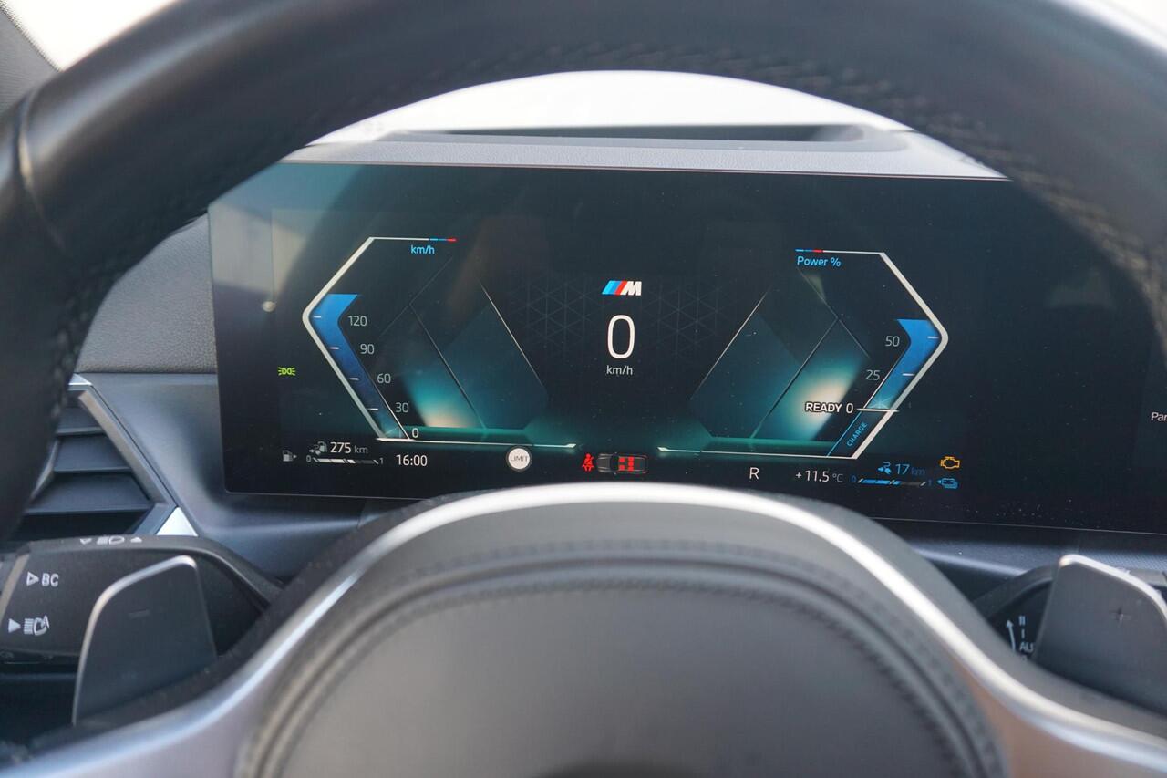 BMW 3-SERIE Touring 320e xDrive M Sportpakket 18'' / Panoramadak / Elektrisch verstelbare stoelen / Active Cruise Control / HiFi System