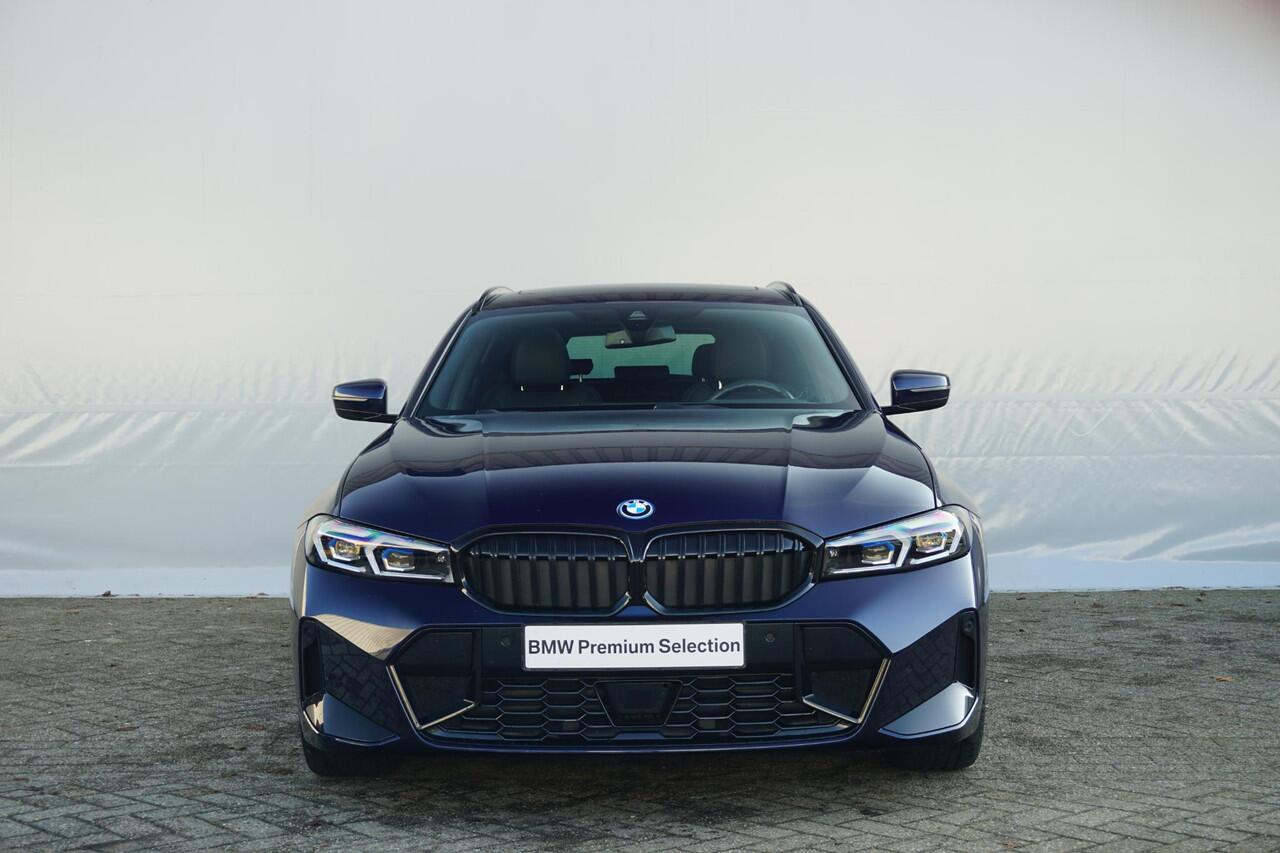 BMW 3-SERIE Touring 320e xDrive M Sportpakket 18'' / Panoramadak / Elektrisch verstelbare stoelen / Active Cruise Control / HiFi System