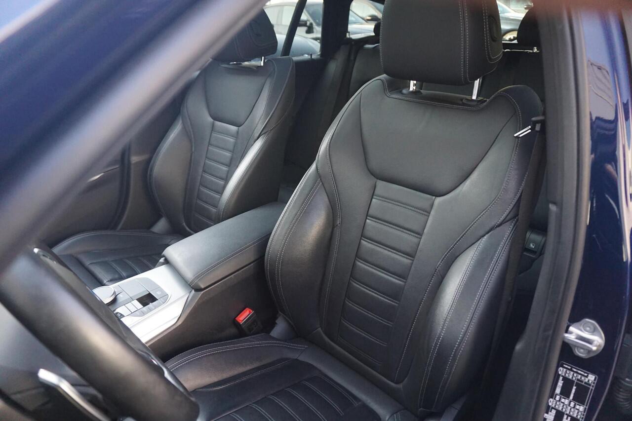 BMW 3-SERIE Touring 320e xDrive M Sportpakket 18'' / Panoramadak / Elektrisch verstelbare stoelen / Active Cruise Control / HiFi System