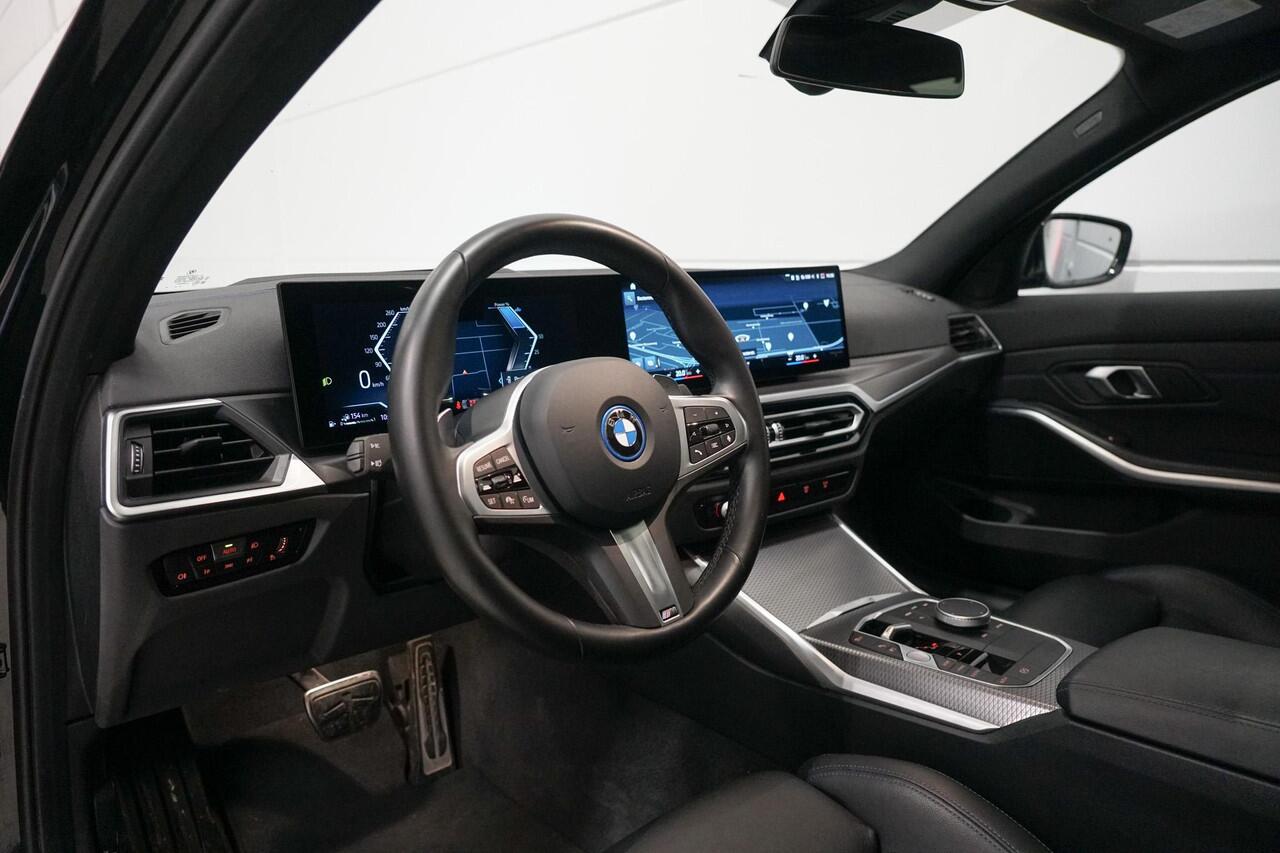 BMW 3-SERIE Touring 330e xDrive M-Sport | M-Stoelen | Panoramadak | Elektr. Stoelen