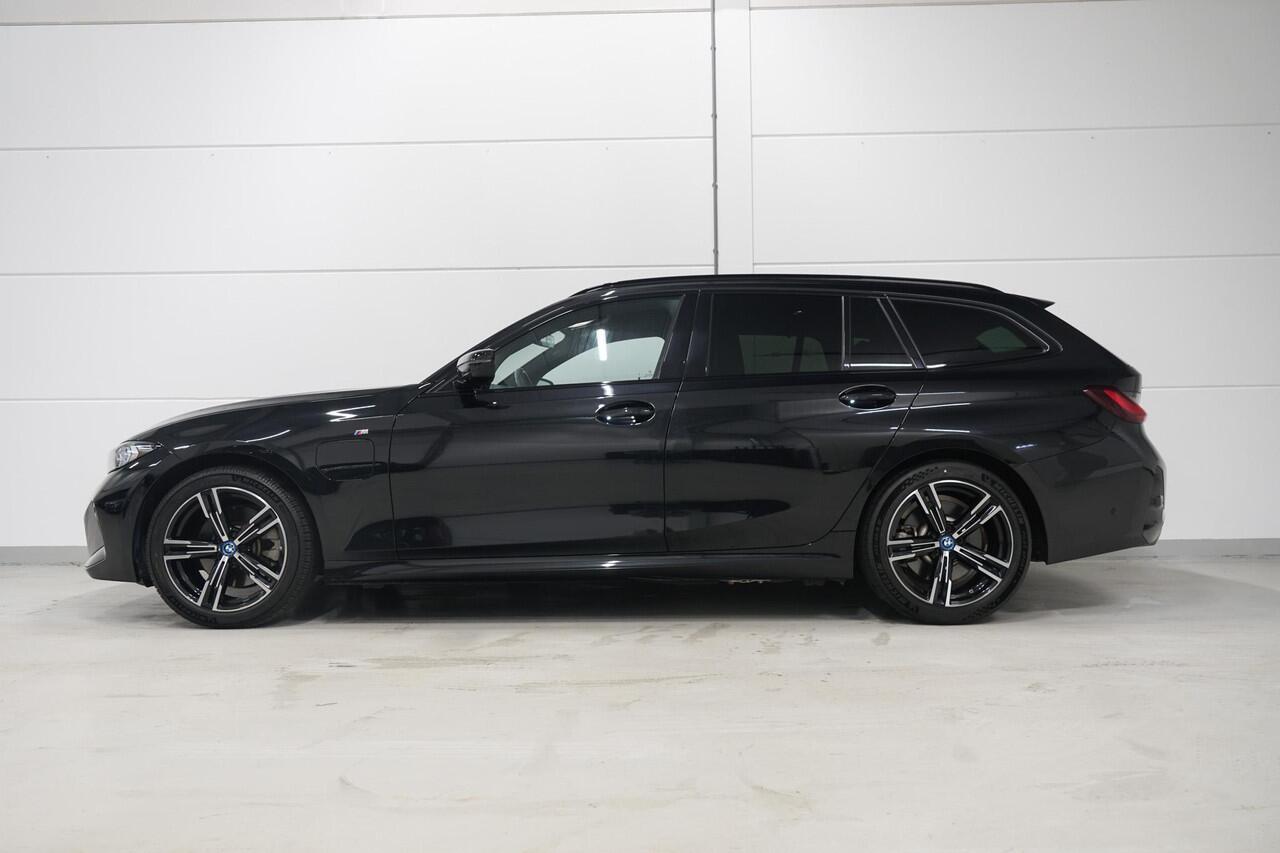 BMW 3-SERIE Touring 330e xDrive M-Sport | M-Stoelen | Panoramadak | Elektr. Stoelen