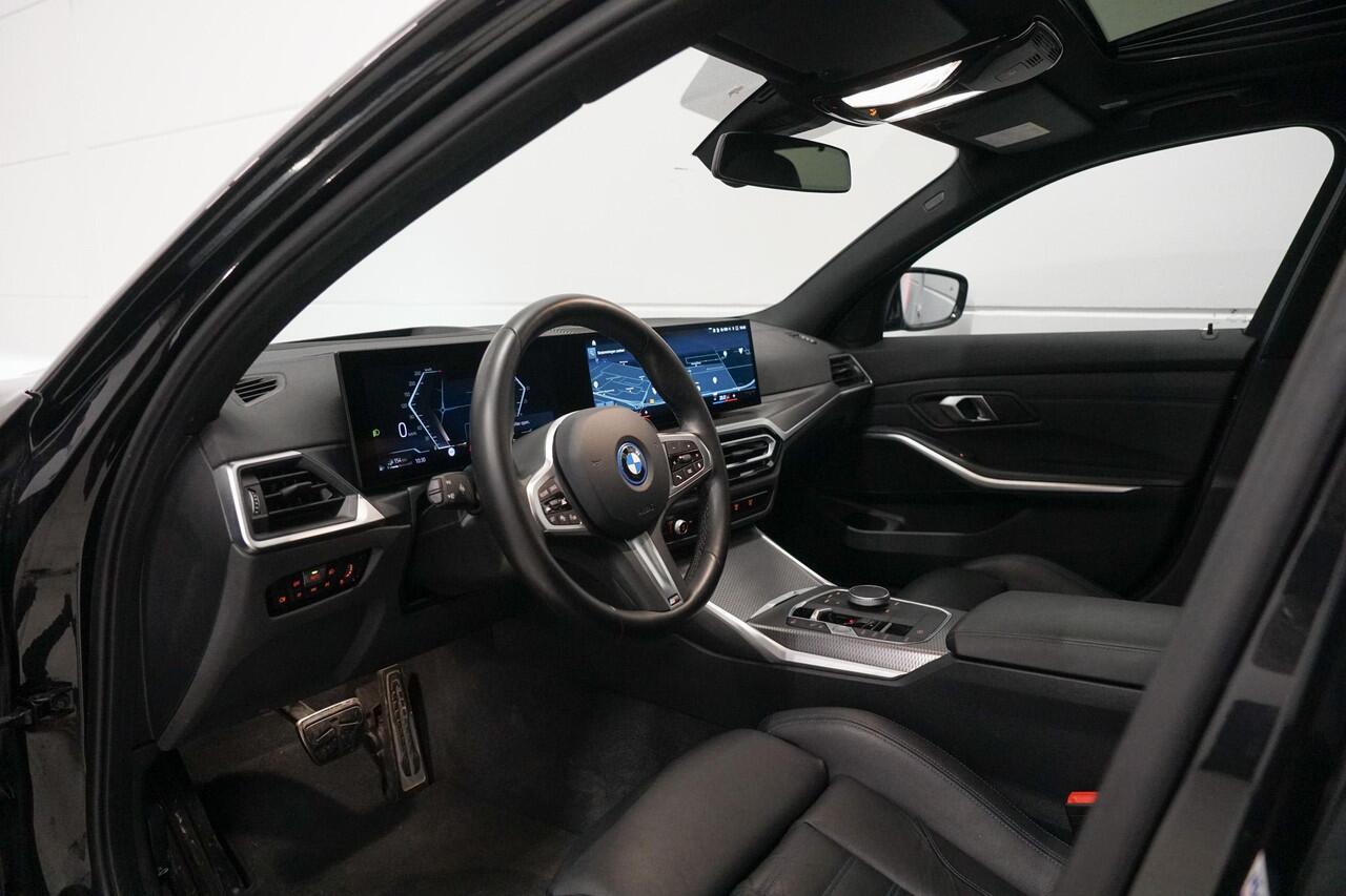 BMW 3-SERIE Touring 330e xDrive M-Sport | M-Stoelen | Panoramadak | Elektr. Stoelen