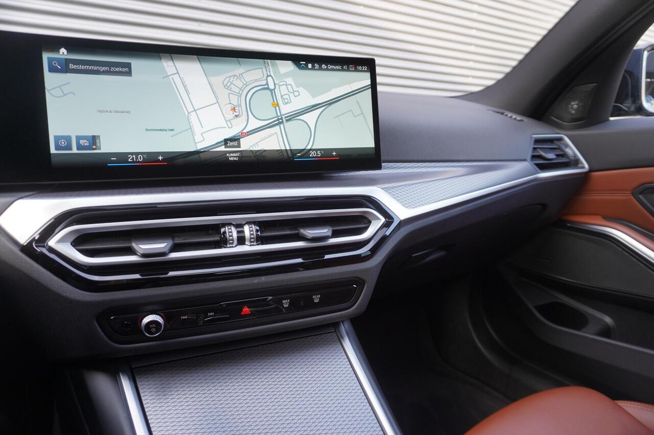BMW 3-SERIE Touring M340i xDrive Comfort Pack | Trekhaak met elektrisch wegklapbare kogel | Glazen panoramadak | HIFI System Harman Kardon | Adaptieve LED koplampen