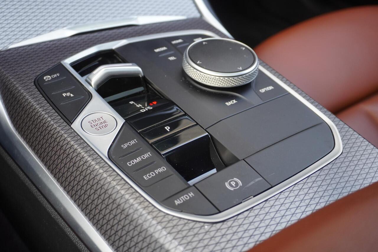 BMW 3-SERIE Touring M340i xDrive Comfort Pack | Trekhaak met elektrisch wegklapbare kogel | Glazen panoramadak | HIFI System Harman Kardon | Adaptieve LED koplampen