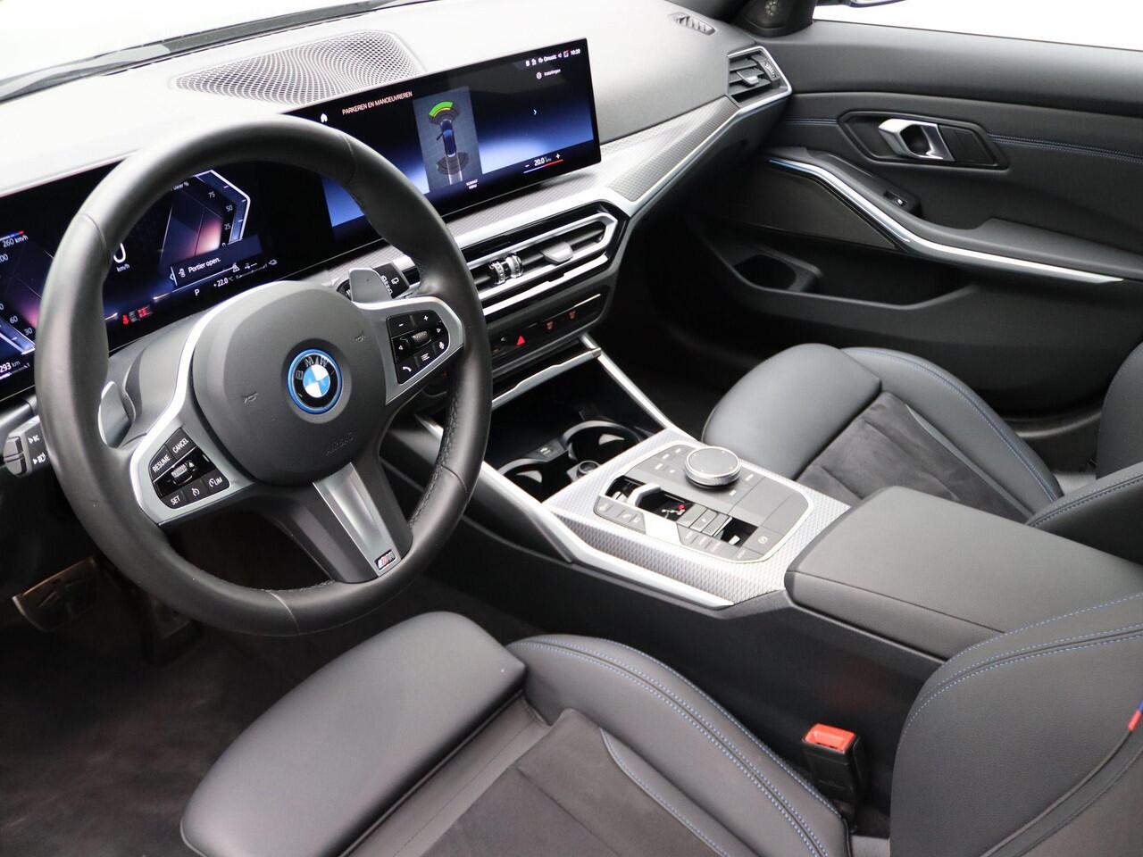 BMW 3-SERIE Touring 320e M Sportpakket | Entertainment Pack | Sportstoelen | Cruise Control | DAB | Harman Kardon | 18''