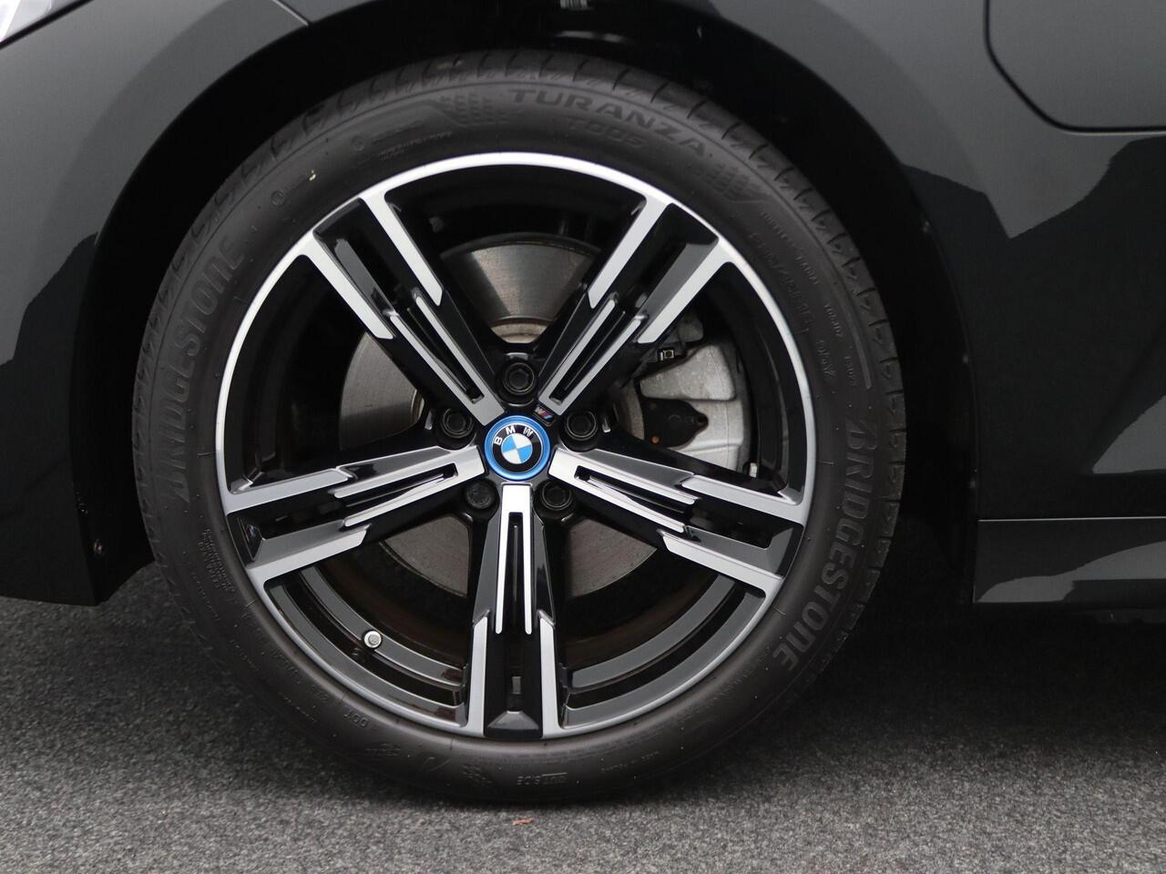 BMW 3-SERIE Touring 320e M Sportpakket | Entertainment Pack | Sportstoelen | Cruise Control | DAB | Harman Kardon | 18''