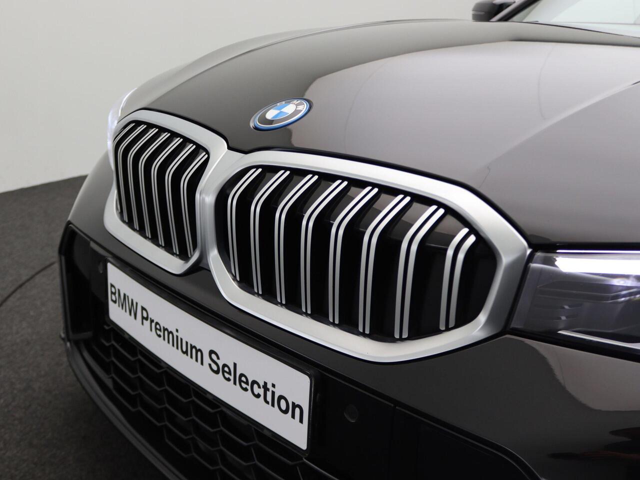 BMW 3-SERIE Touring 320e M Sportpakket | Entertainment Pack | Sportstoelen | Cruise Control | DAB | Harman Kardon | 18''