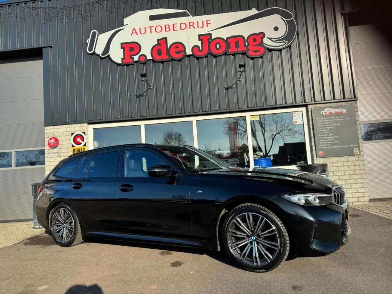 BMW 3-SERIE 318I M-sport Touring G21 Facelift Widescreen Carplay Leder Trekhaak Nederlands