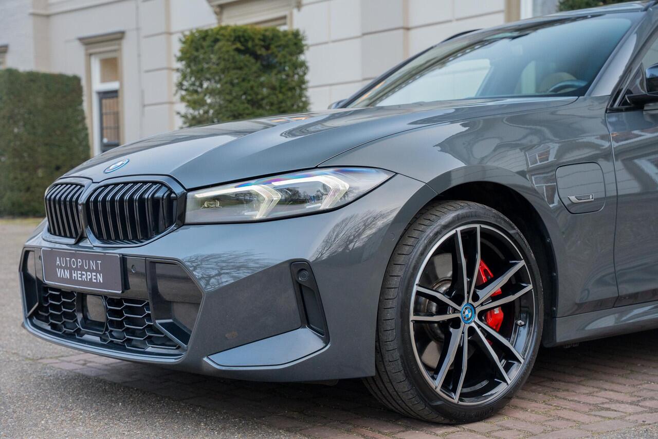 BMW 3-SERIE Touring 330e High Executive TREKHAAK | PANO | 360 CAM | CARBON | DRAVITGRAU | FULL OPTION