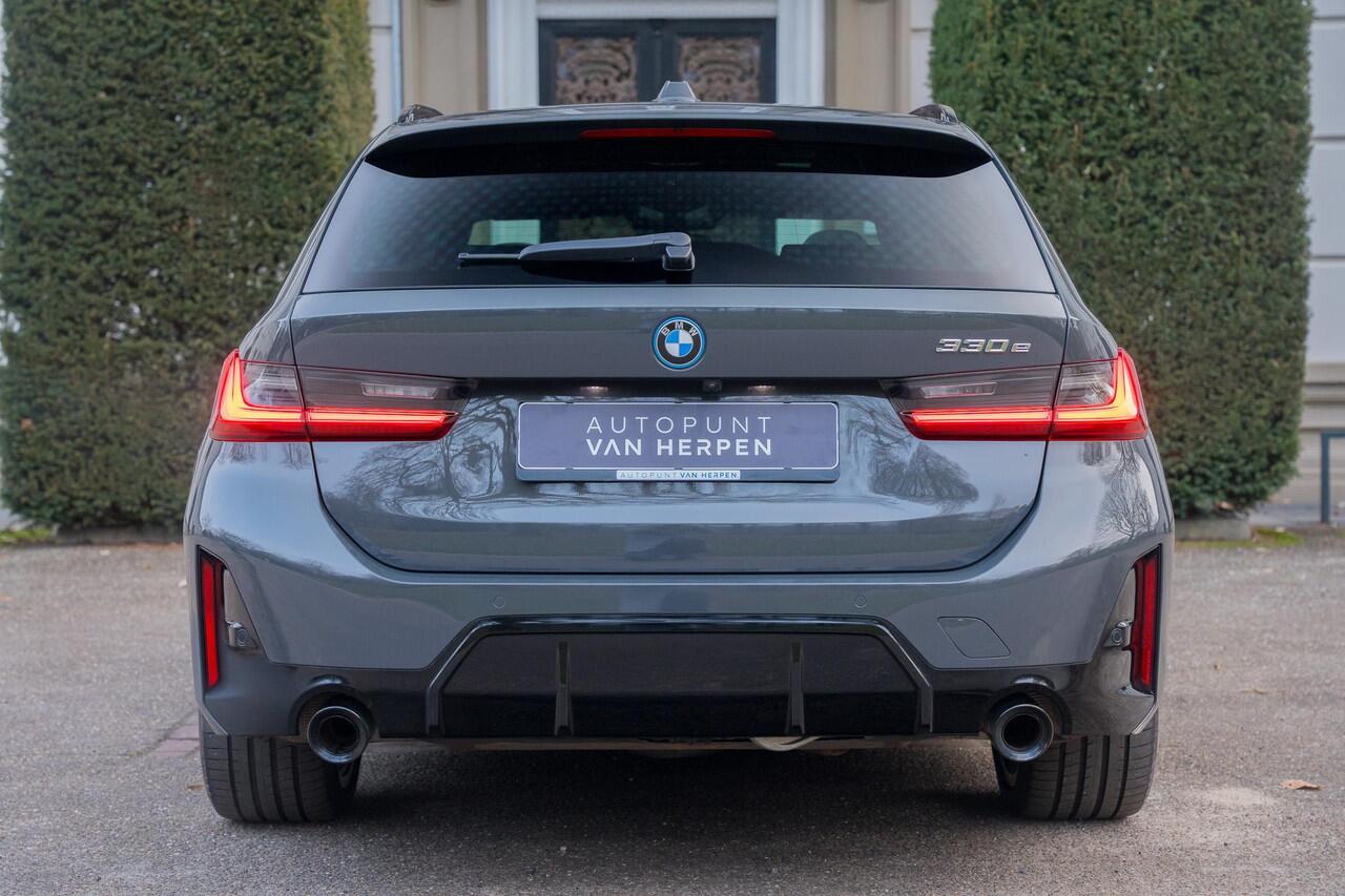 BMW 3-SERIE Touring 330e High Executive TREKHAAK | PANO | 360 CAM | CARBON | DRAVITGRAU | FULL OPTION