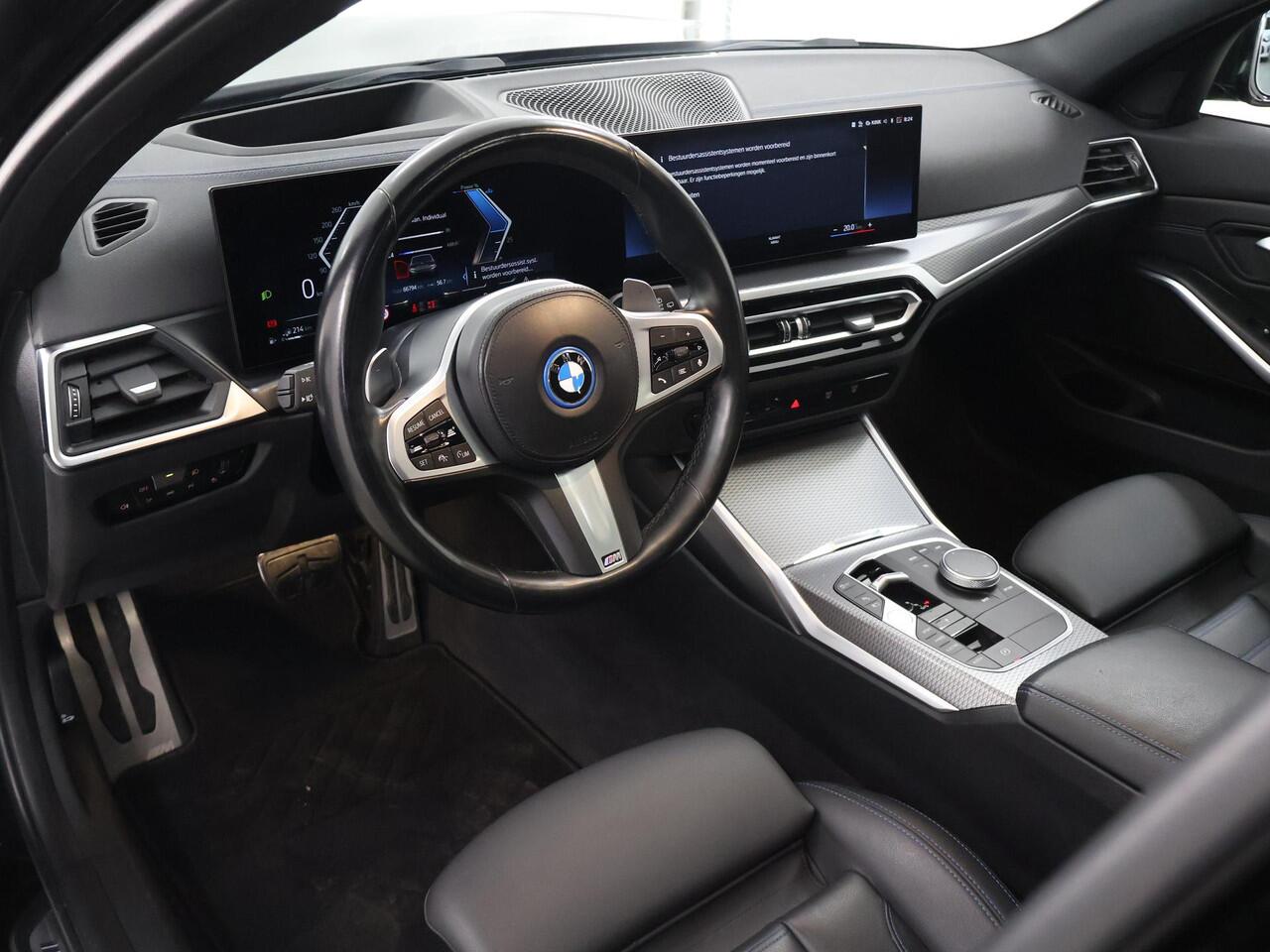 BMW 3-SERIE Touring 330e xDrive | M-Sport | Panoramadak | HUD | Curved Display | Ele.verstelbare stoelen + Geheugen | Camera | Apple CarPlay/Android Auto | Standkachel | Adaptieve Cruise Control | BMW LED |