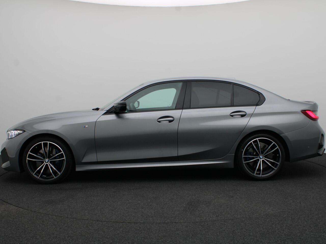BMW 3-SERIE Sedan M340i xDrive Comfort Pack | Stuurwielrand Verwarmd | Comfort Access | Achteruitrijcamera | Parking Assistant | DAB | HiFi | 19''