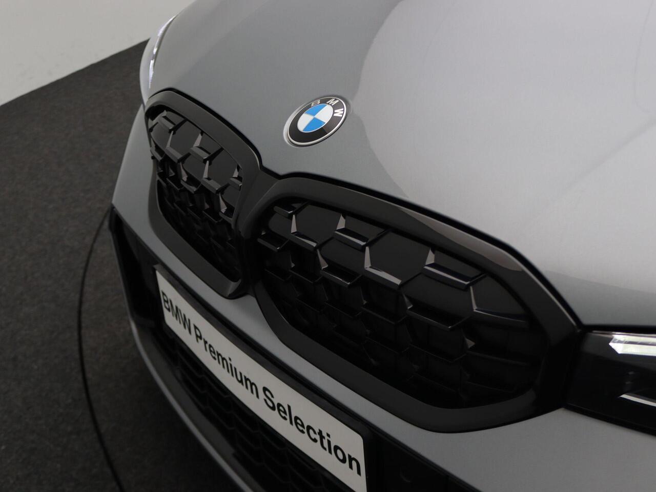 BMW 3-SERIE Sedan M340i xDrive Comfort Pack | Stuurwielrand Verwarmd | Comfort Access | Achteruitrijcamera | Parking Assistant | DAB | HiFi | 19''