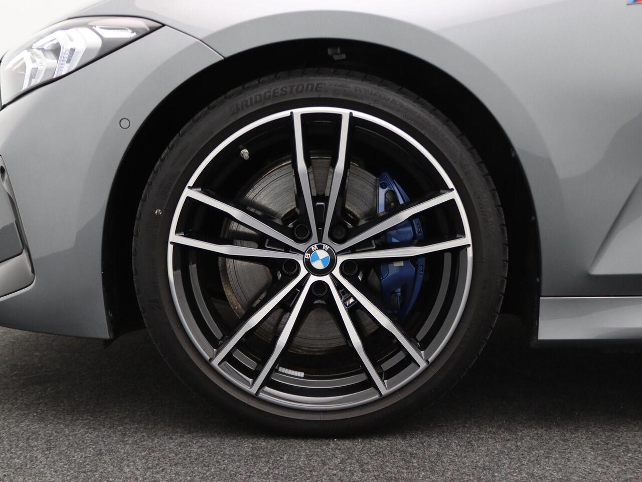 BMW 3-SERIE Sedan M340i xDrive Comfort Pack | Stuurwielrand Verwarmd | Comfort Access | Achteruitrijcamera | Parking Assistant | DAB | HiFi | 19''
