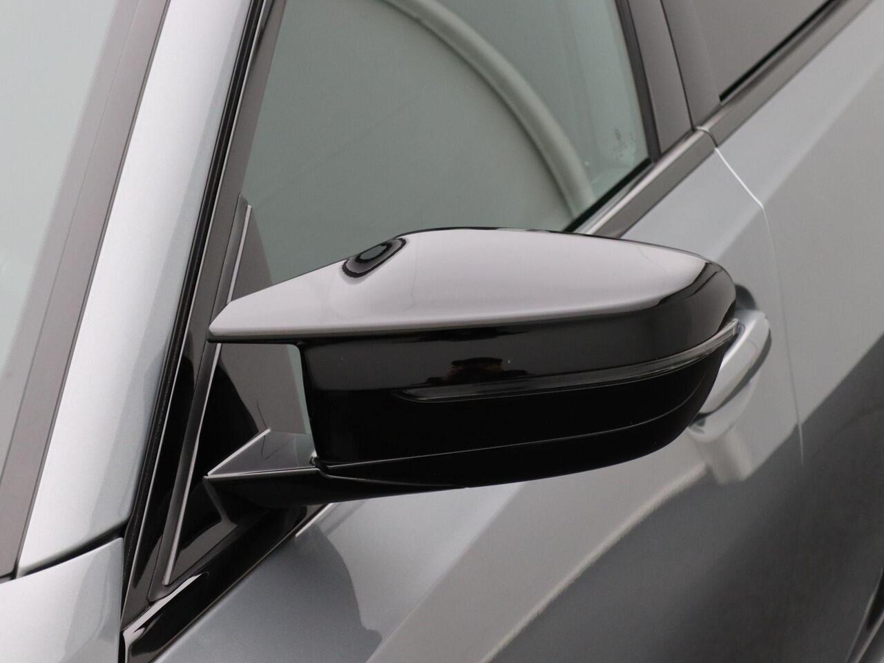 BMW 3-SERIE Sedan M340i xDrive Comfort Pack | Stuurwielrand Verwarmd | Comfort Access | Achteruitrijcamera | Parking Assistant | DAB | HiFi | 19''