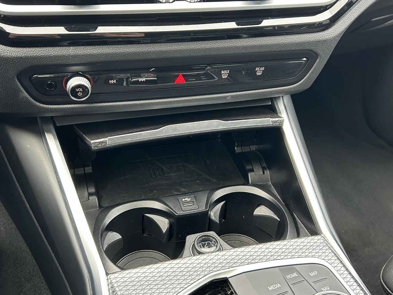 BMW 3-SERIE Touring 330e xDrive High Executive M-Sport | Schuif/Kantel-Dak | Head-Up Display | Adaptive Cruise Control