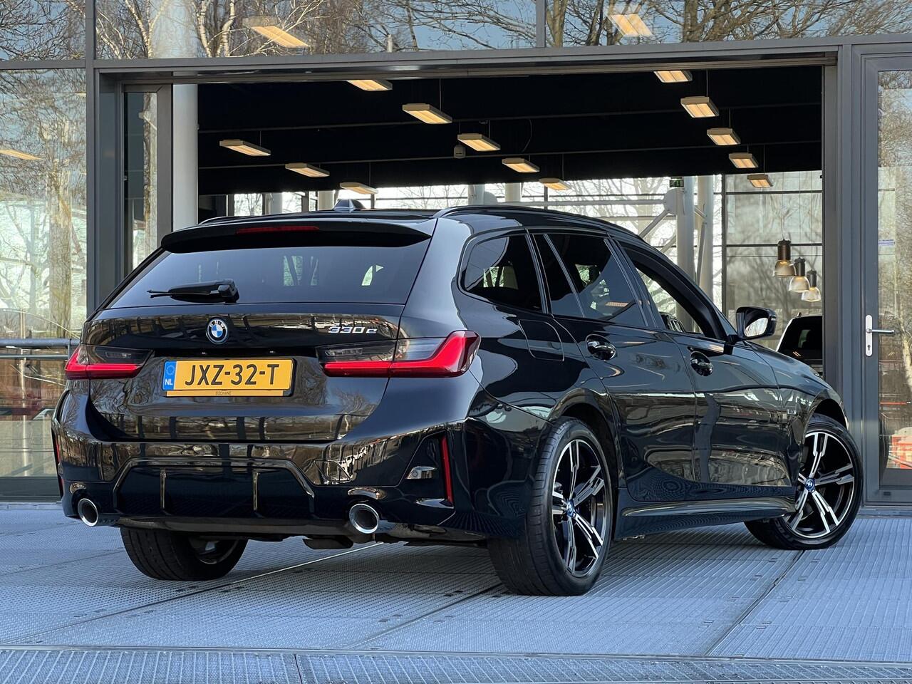 BMW 3-SERIE Touring 330e X-drive Automaat 293PK | M-Sport | Panoramadak | Supersport stoelen | Head-Up Display | HIGH Executive