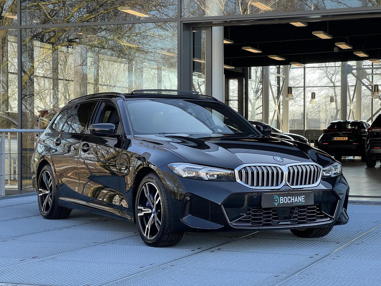 BMW 3-SERIE Touring 330e X-drive Automaat 293PK | M-Sport | Panoramadak | Supersport stoelen | Head-Up Display | HIGH Executive