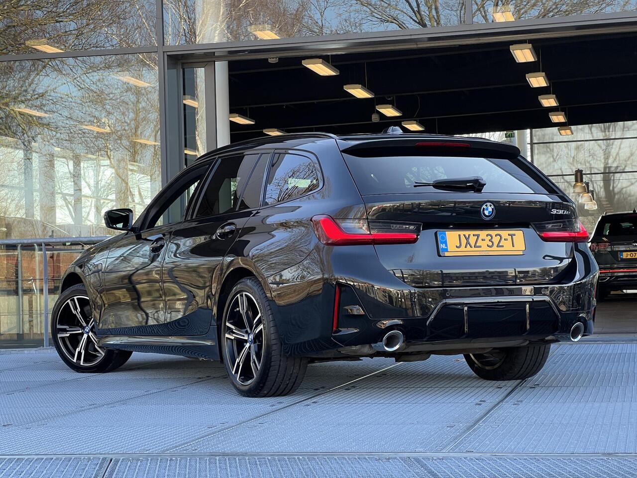 BMW 3-SERIE Touring 330e X-drive Automaat 293PK | M-Sport | Panoramadak | Supersport stoelen | Head-Up Display | HIGH Executive