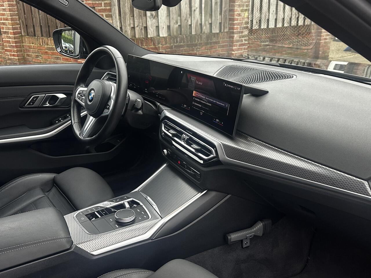 BMW 3-SERIE Touring 318i M-SPORT NL Auto