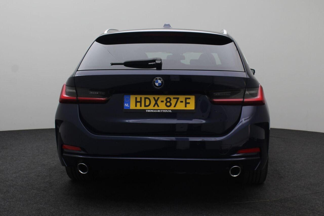 BMW 3-SERIE Touring 320e 2023 | Connected Services | Carplay | DAB Radio | Stuurverwarming | Adaptive Cruise Control | Boekjes | Keyless 2 Sleutels | Elektrische Trekhaak & Achterklep | Navigatie | Stuurwiel Bediening