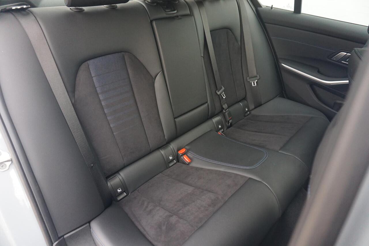 BMW 3-SERIE 330e M Sport | Schuif-kanteldak / HIFI / 18 Inch / Achteruitrijcamera / Stoelverwarming