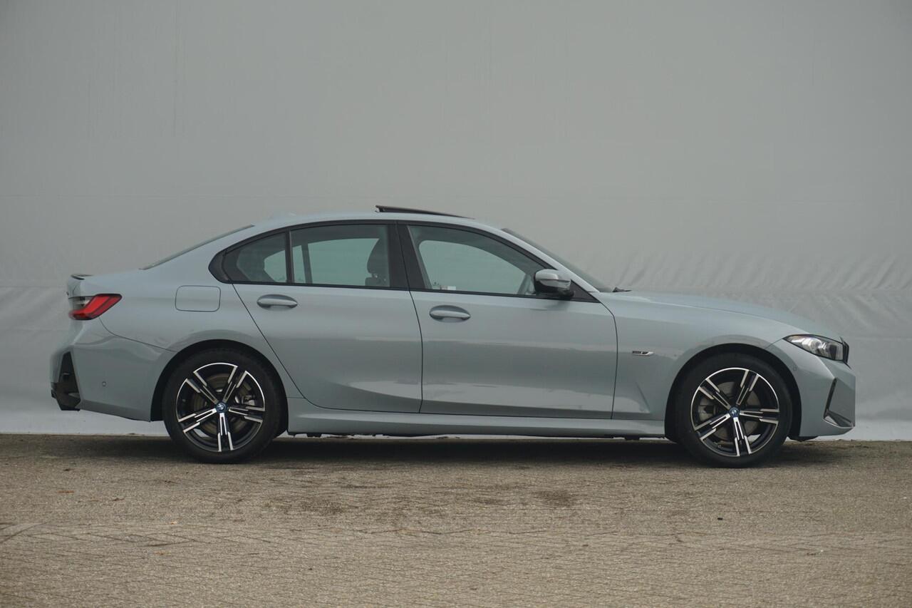 BMW 3-SERIE 330e M Sport | Schuif-kanteldak / HIFI / 18 Inch / Achteruitrijcamera / Stoelverwarming