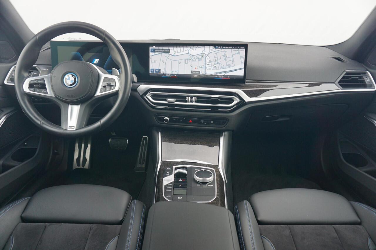 BMW 3-SERIE 330e M Sport | Schuif-kanteldak / HIFI / 18 Inch / Achteruitrijcamera / Stoelverwarming