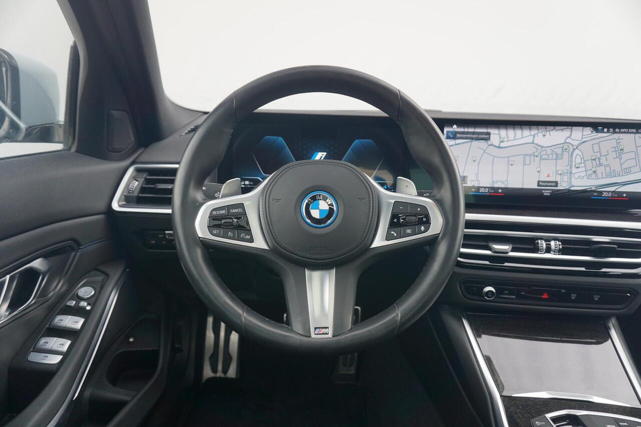 BMW 3-SERIE 330e M Sport | Schuif-kanteldak / HIFI / 18 Inch / Achteruitrijcamera / Stoelverwarming