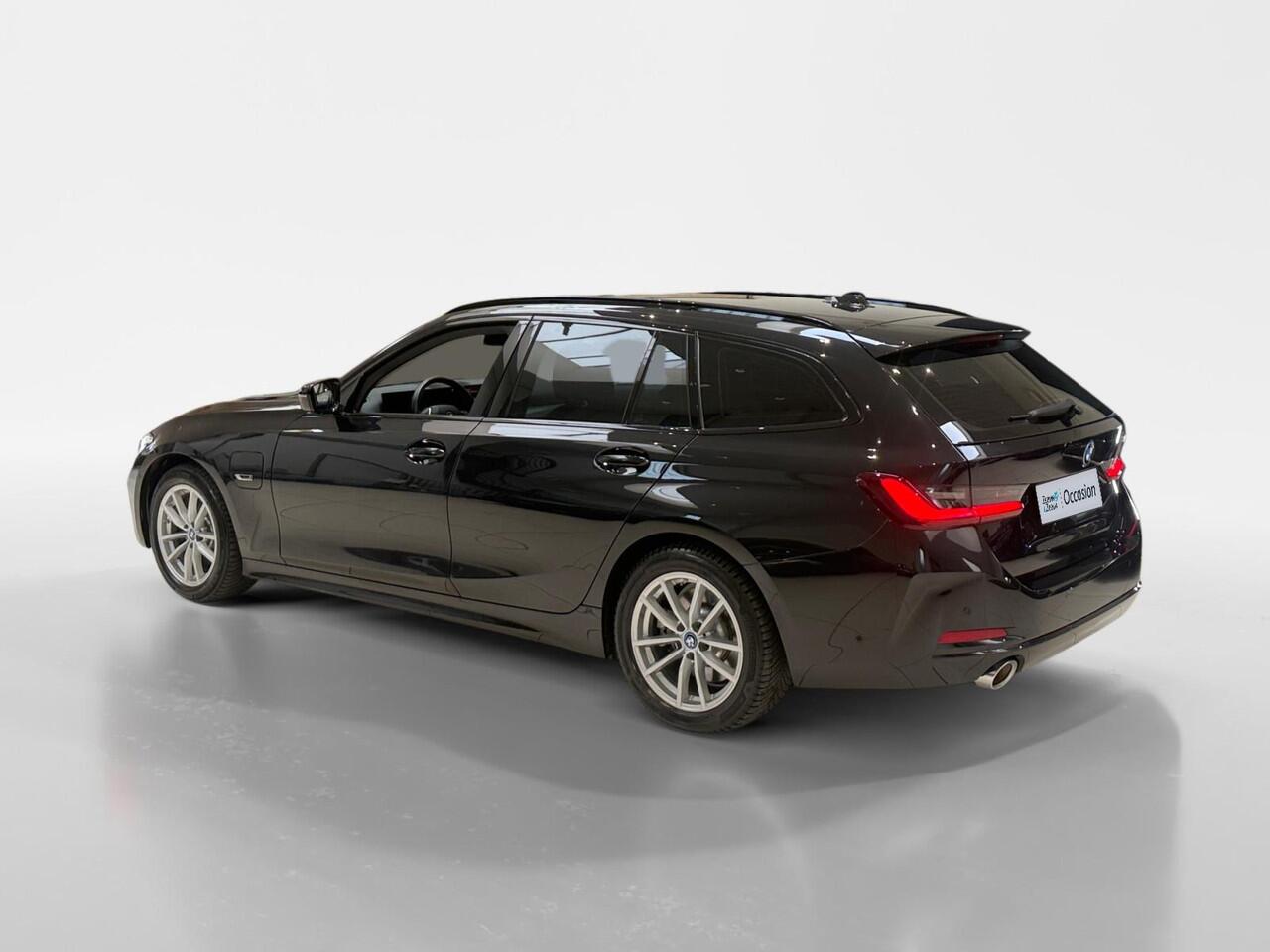 BMW 3-SERIE Touring 320e | Leder | Dealer onderhouden | Blackpack | Virtual cockpit | Camera |