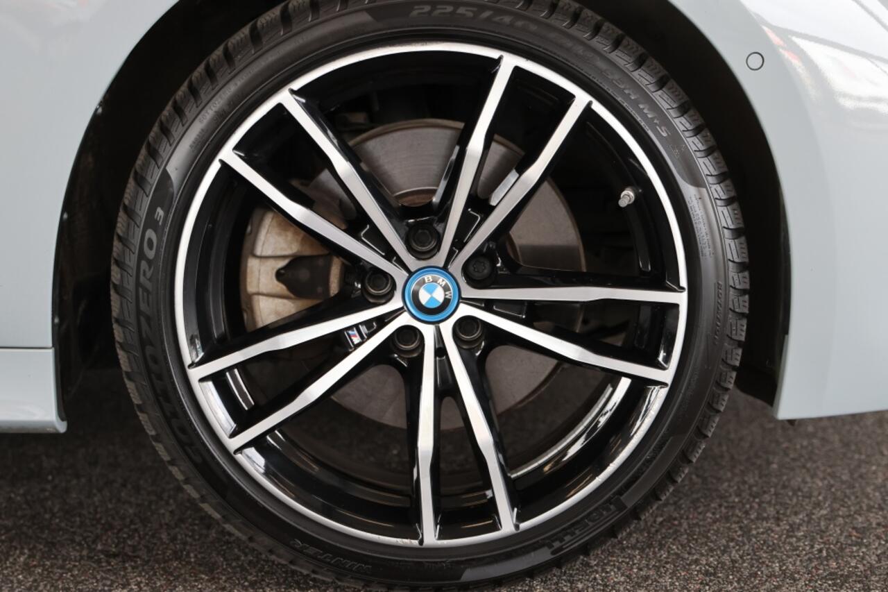 BMW 3-SERIE 330e xDRIVE Touring M-Sport - 292pk PHEV 330e xDrive
