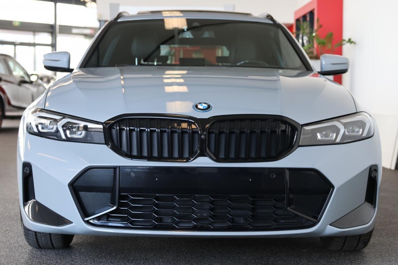 BMW 3-SERIE 330e xDRIVE Touring M-Sport - 292pk PHEV 330e xDrive
