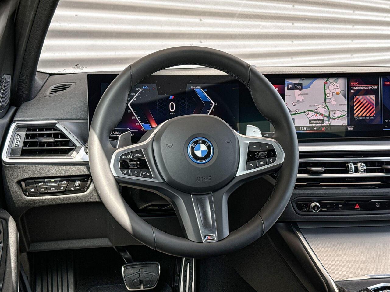 BMW 3-SERIE Sedan 320e M Sport / Travel Pack / Trekhaak / schuifdak