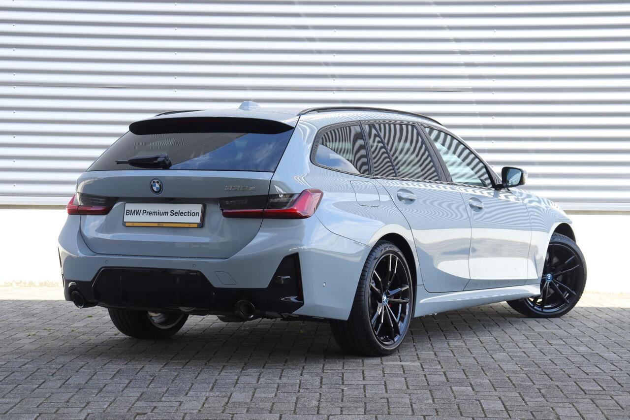 BMW 3-SERIE Touring 330e | High Executive | M Sportpakket Pro | Panodak | Trekhaak | Harman Kardon | Elektr. Stoelen | Head-Up | Active Cruise Control | Comfort Access | Parking Assistant Plus | 19''LMV