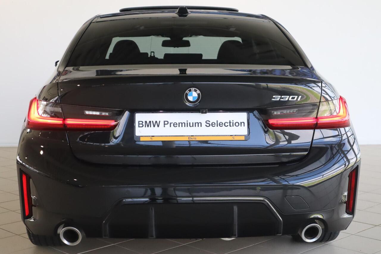 BMW 3-SERIE Sedan 330i | M Sportpakket | Innovation Pack | Travel Pack