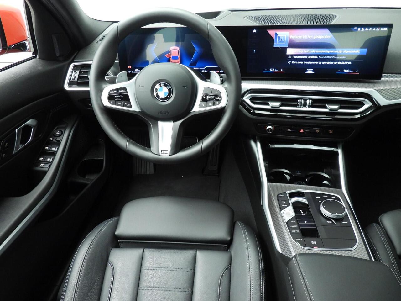 BMW 3-SERIE Sedan 320i | M-Sportpakket | LED | Leder | HUD | Keyles go | Stoelverwarming | DAB | Hifi speakers | Alu 18 inch