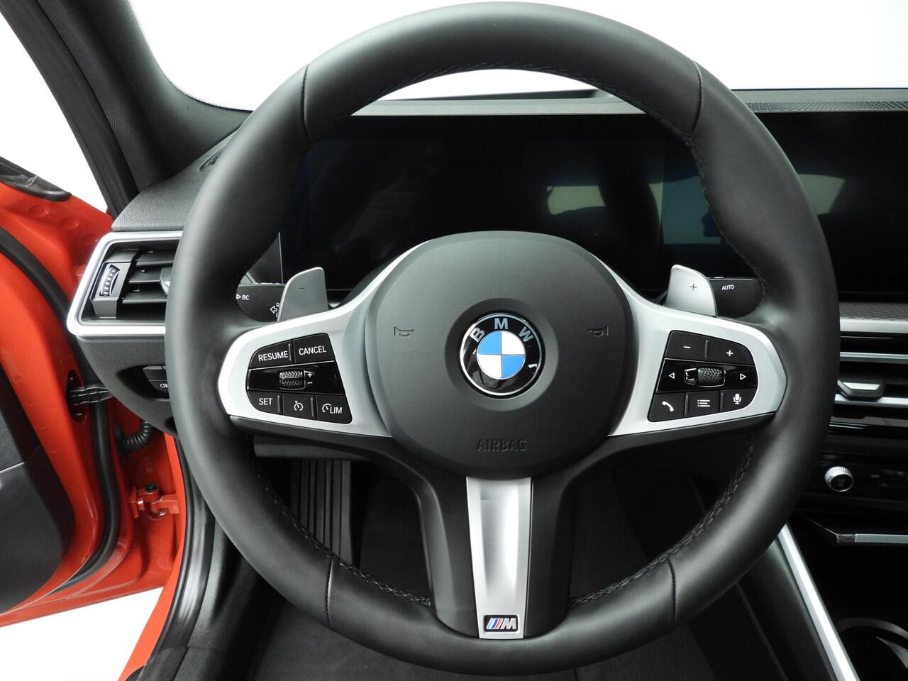 BMW 3-SERIE Sedan 320i | M-Sportpakket | LED | Leder | HUD | Keyles go | Stoelverwarming | DAB | Hifi speakers | Alu 18 inch