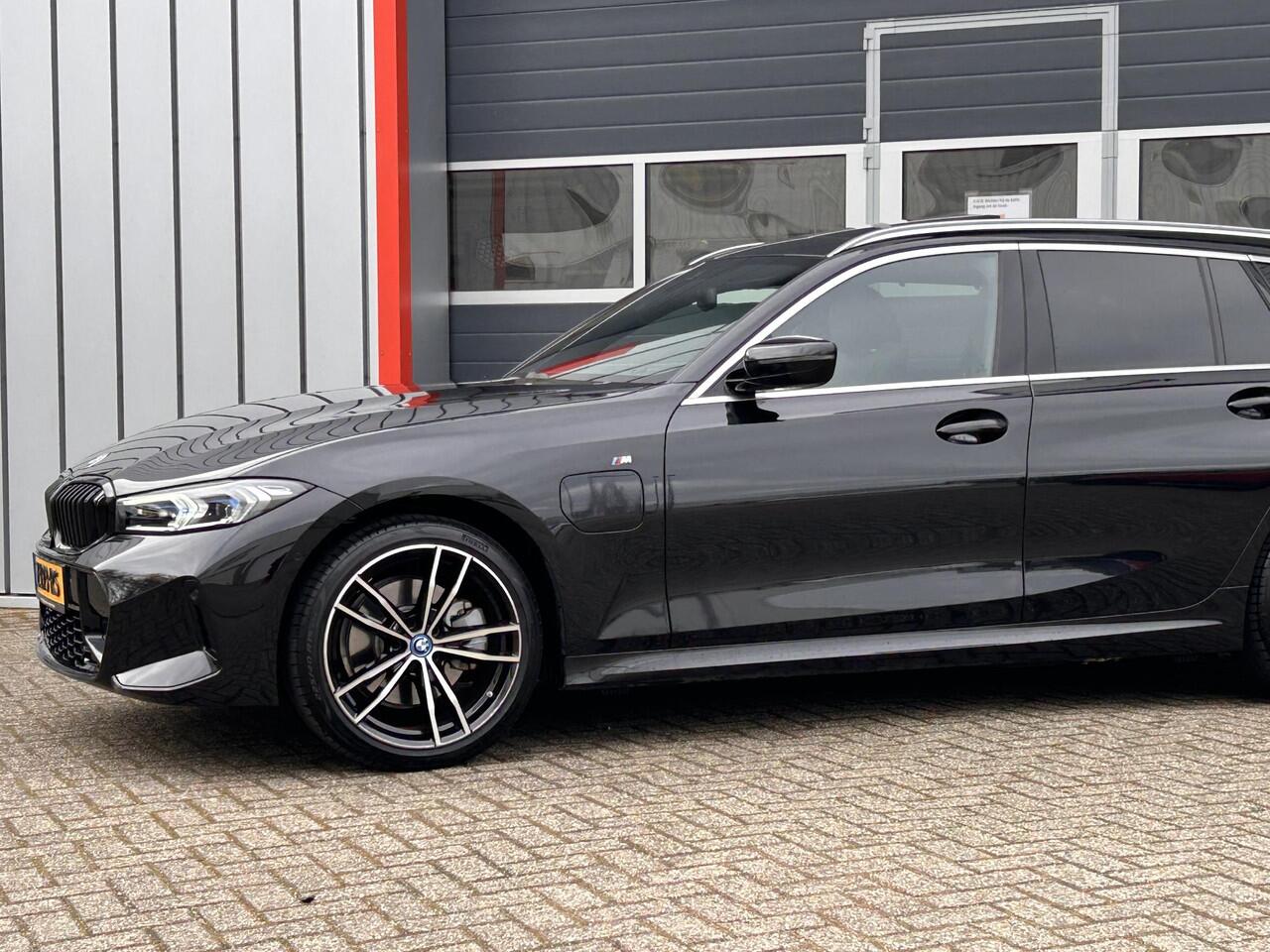 BMW 3-SERIE Touring 320e | M pakket | Pano | H&K | Head Up | LED |