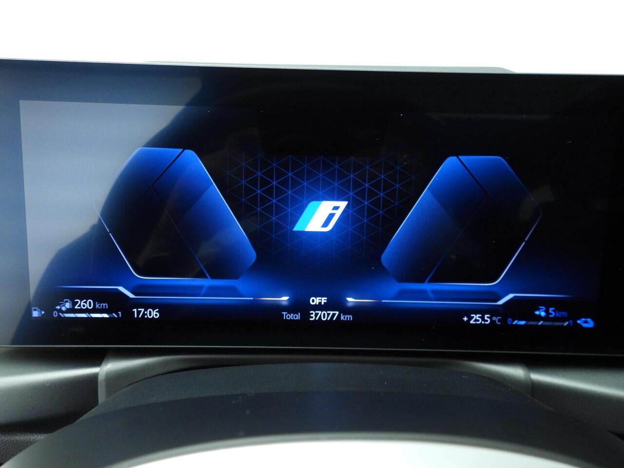 BMW 3-SERIE Touring 320e | M-Sportpakket | LED | Leder | HUD | Schuifdak | Elektr. zetels | Sportstoelen | DAB | Hifi speakers | Alu 19 inch