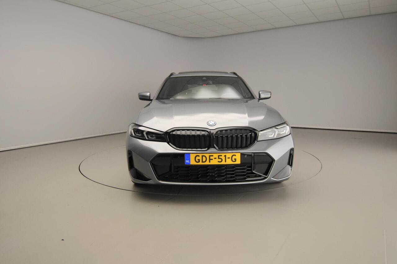 BMW 3-SERIE Touring 320e | M-Sportpakket | LED | Leder | HUD | Schuifdak | Elektr. zetels | Sportstoelen | DAB | Hifi speakers | Alu 19 inch