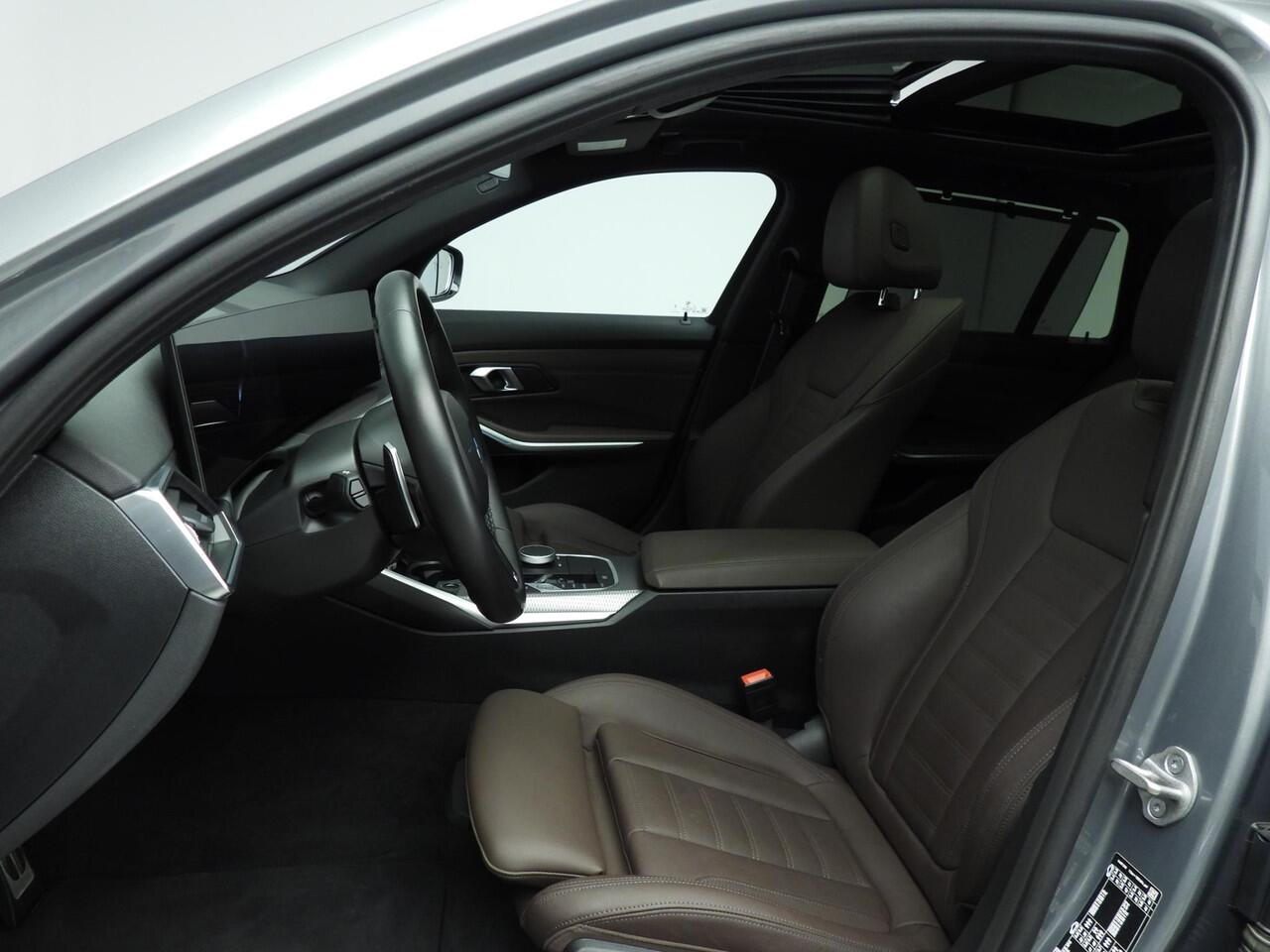BMW 3-SERIE Touring 320e | M-Sportpakket | LED | Leder | HUD | Schuifdak | Elektr. zetels | Sportstoelen | DAB | Hifi speakers | Alu 19 inch